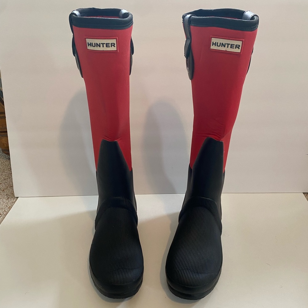 Hunter Black and Red Tall Neoprene Boots size 9 with Pair of Hunter Socks